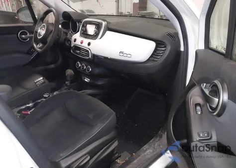 2016 Fiat 500X Easy z USA, uszkodzony, nr VIN ZFBCFYBT6GP375705